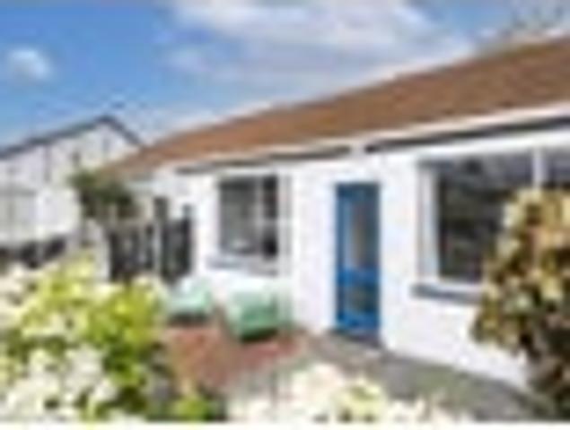 Apartment for sale in Chaslands, Canterbury