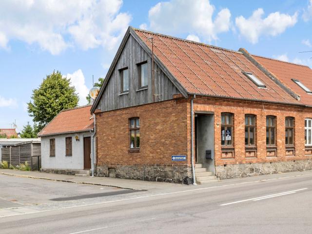 Villa til salg i Aakirkeby, Brøndby