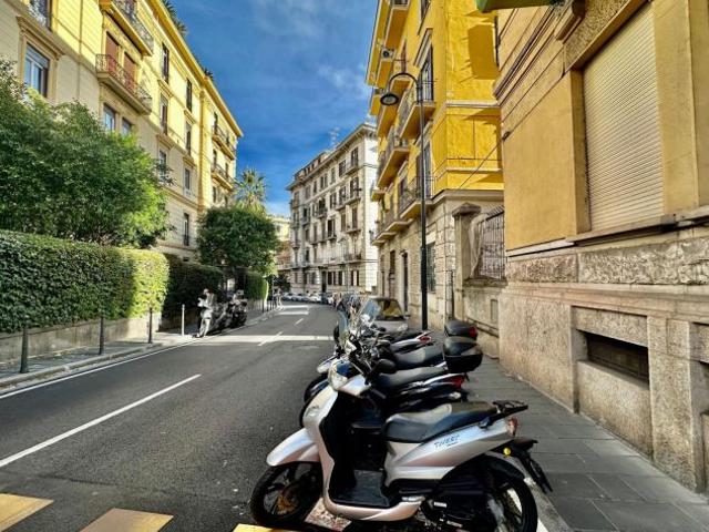 Capannone in vendita a Municipalità 1, Campania