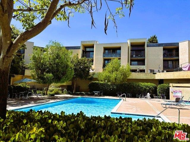 Condo for sale in Los Angeles, California