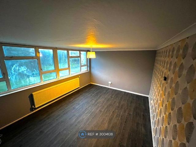 Apartment for rent in Trosnant, Griffithstown