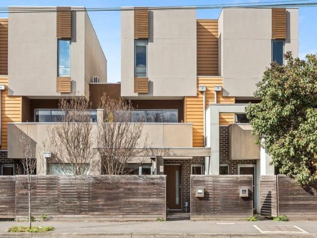 Townhouse for rent in Coburg North, Melbourne