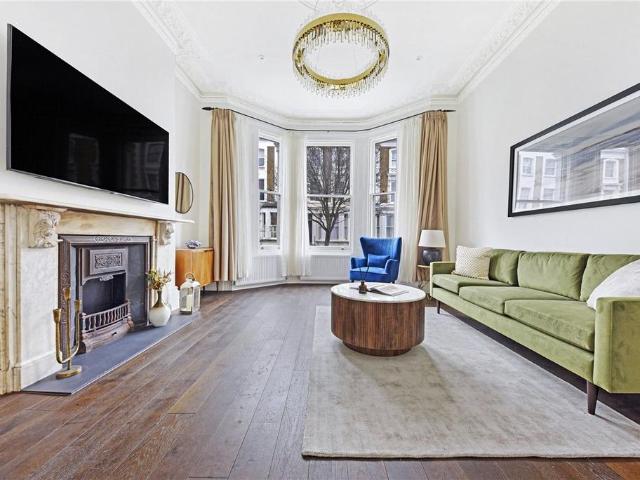 House for rent in Royal Borough of Kensington and Chelsea, Greater London