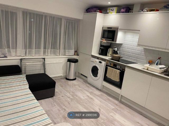 Apartment for rent in Beavers, Greater London