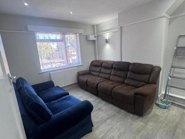Apartment for rent in London Borough of Hounslow, Heston