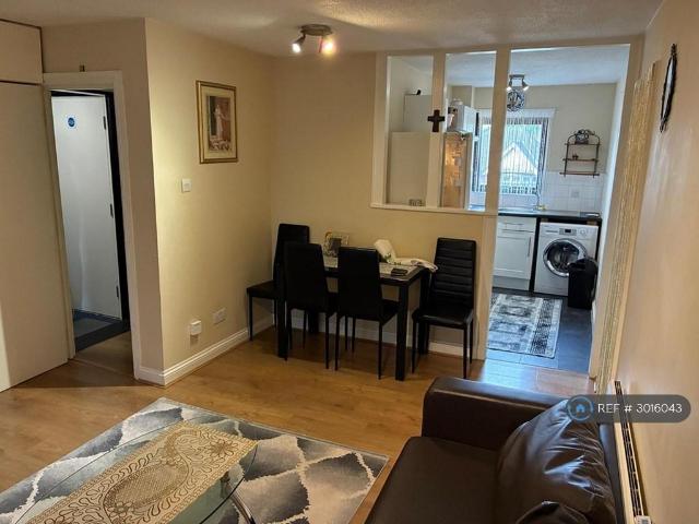 Apartment for rent in London Borough of Newham, Greater London