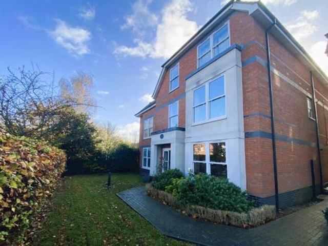 House for rent in Row Town, Surrey