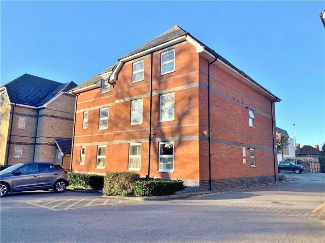 Apartment for rent in Row Town, Surrey