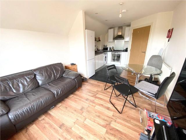 Apartment for rent in Row Town, Surrey