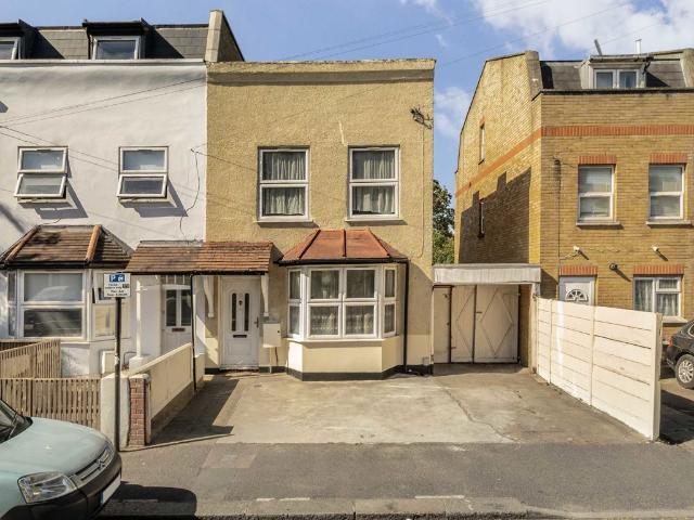 Apartment for rent in Leyton, Greater London