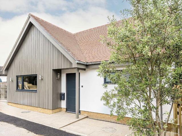 House for rent in Sunbury Common, Spelthorne