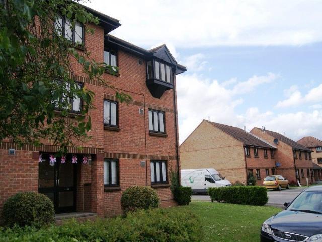 Apartment for rent in Colnbrook with Poyle, Slough