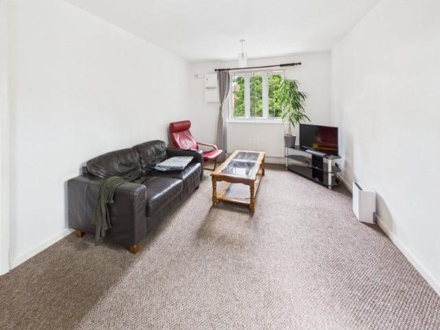 House for rent in Colnbrook with Poyle, Slough