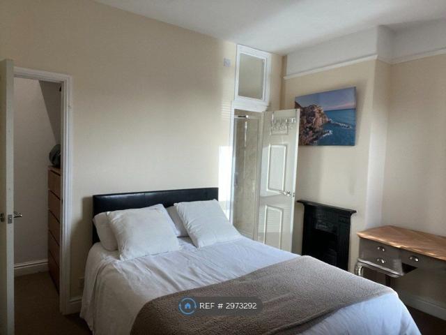 Room for rent in Great Boughton, Boughton