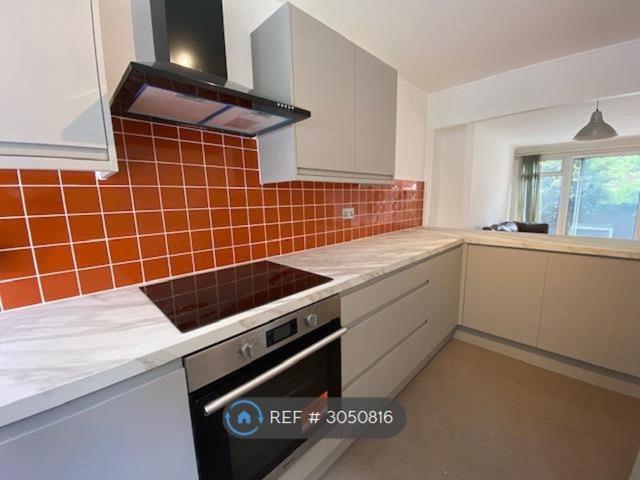 House for rent in St Luke's, Greater London