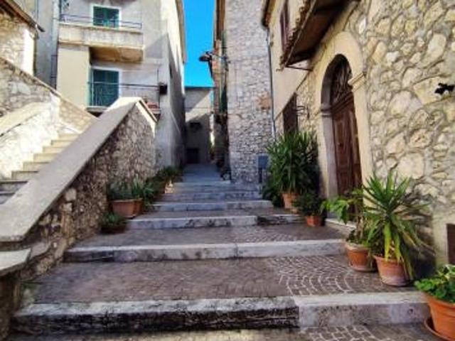 Appartamento in vendita a Vico Nel Lazio, Lazio