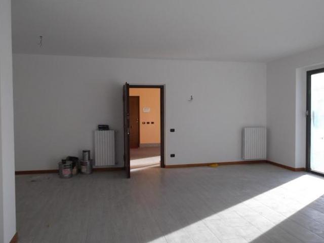 Locale Commerciale in vendita a Piemonte, Cuneo