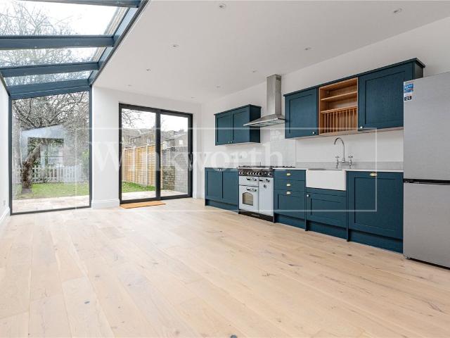 House for rent in Harlesden, Greater London