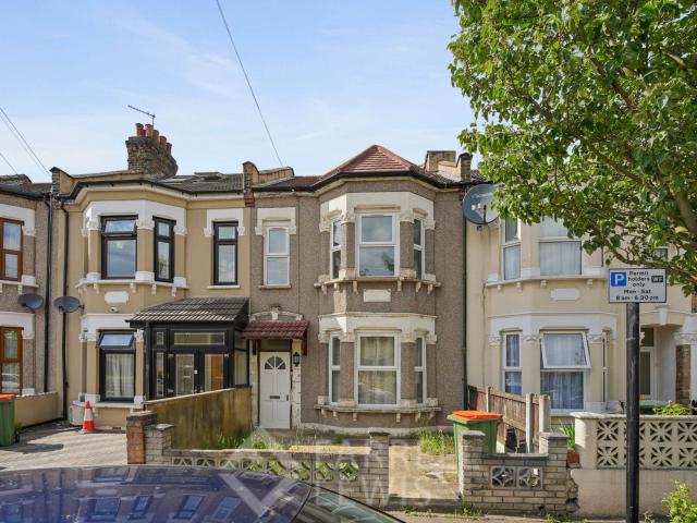 Apartment for rent in Plashet, Greater London