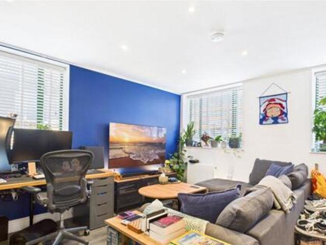 House for sale in Heol-las, Surrey