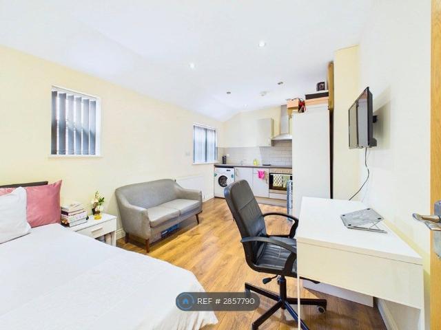 Studio for rent in Highfields, Old Wharf