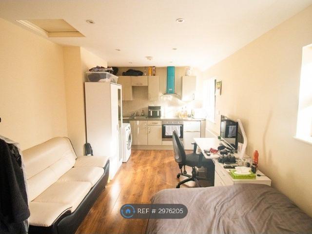 Studio for rent in Highfields, Old Wharf