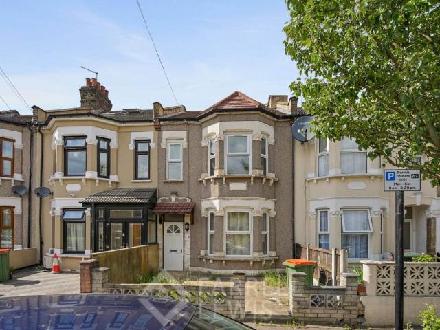 House for rent in Plashet, Greater London