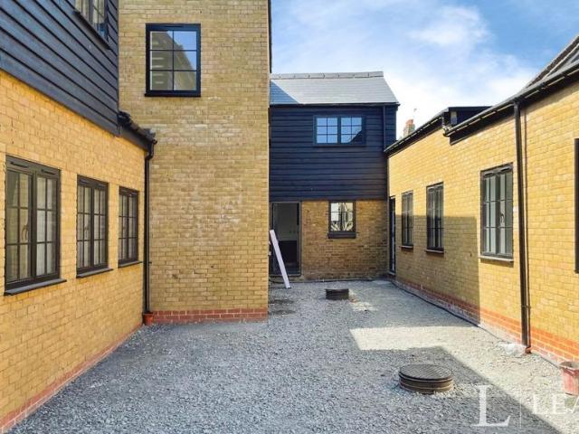 House for rent in Alton Barnes, Essex