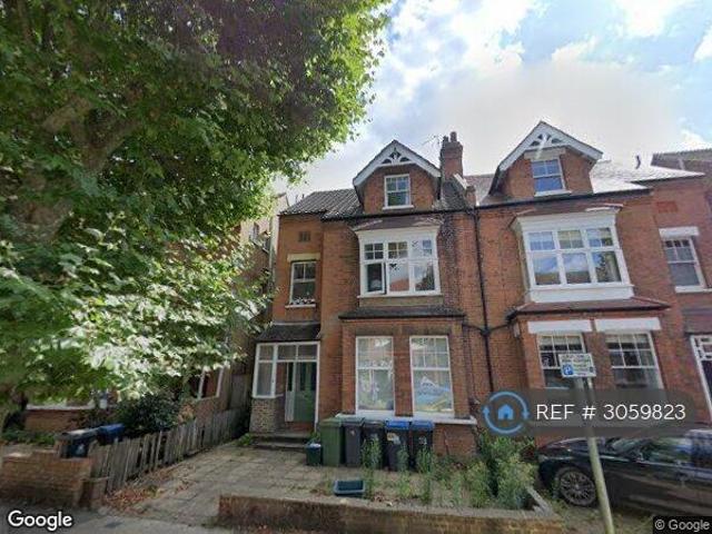 Apartment for rent in Seething Wells, Greater London
