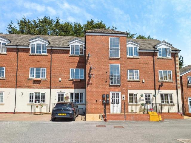 Apartment for rent in Kirklees, Bury