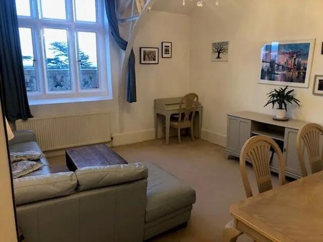 Apartment for rent in Whitebushes, Red Hill