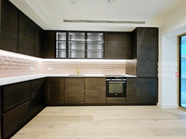 Apartment for rent in Custom House, Greater London
