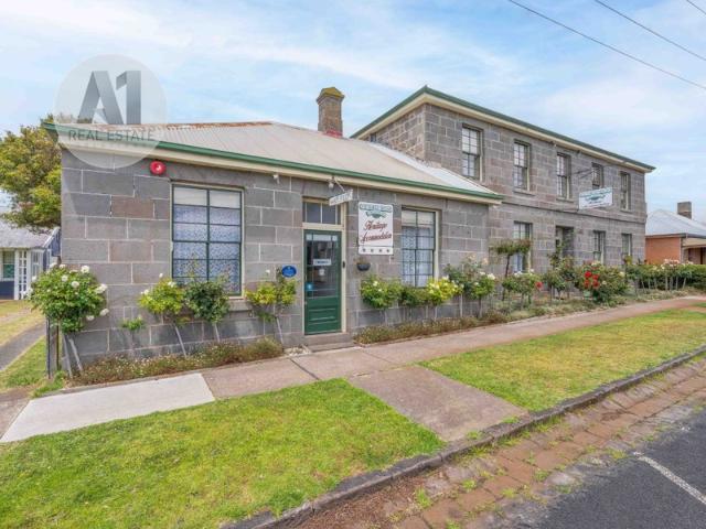 Townhouse for sale in Portland, Victoria