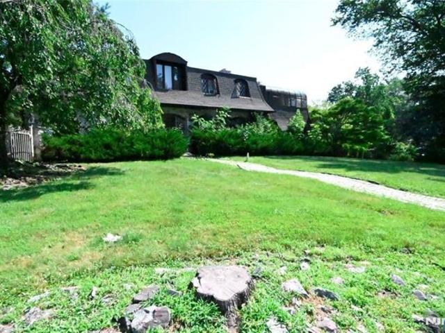 House for sale in Mahwah
