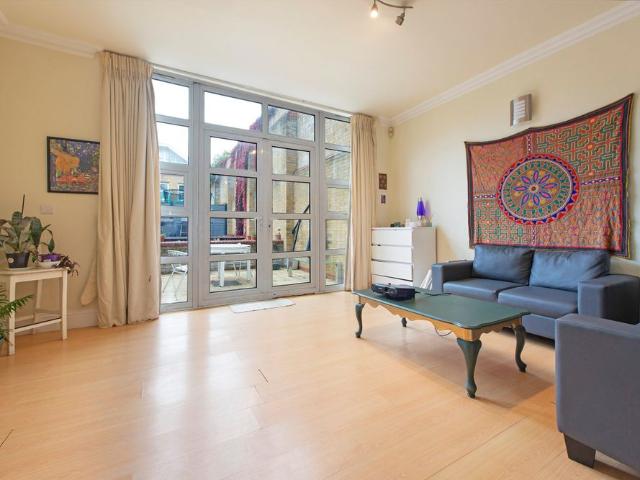 Apartment for rent in Queen's Park, Cat Hill