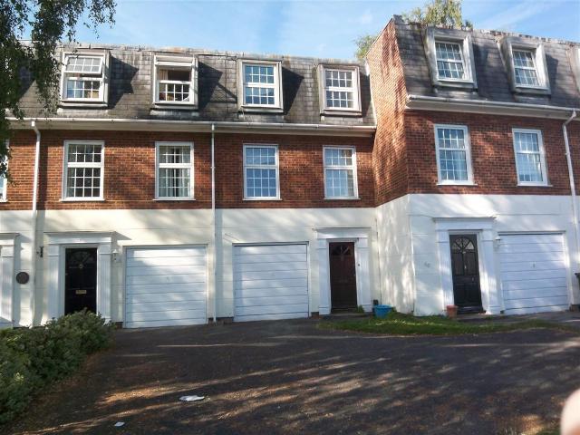 House for rent in Row Town, Surrey