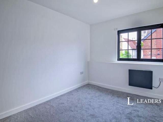 Townhouse for rent in Prittlewell, Southend-on-Sea