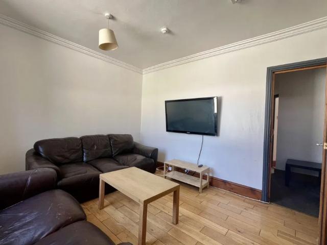 Apartment for rent in Hyde Park, West Yorkshire