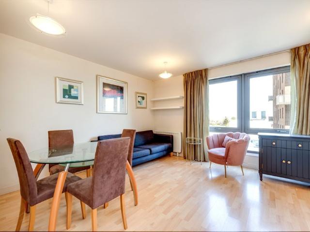 Apartment for rent in London Borough of Ealing, Park Royal