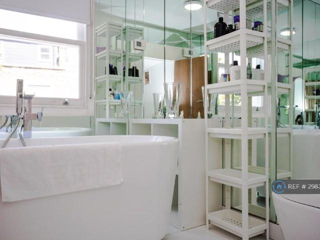 House for rent in Queen's Park, Greater London