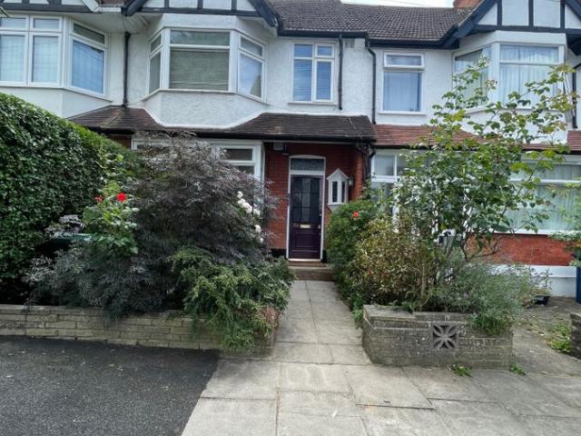 Apartment for rent in Mill Hill, Greater London