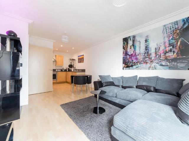 House for rent in London Borough of Ealing, Park Royal