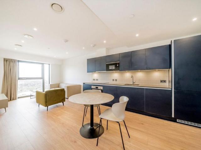 House for rent in London Borough of Ealing, Greater London