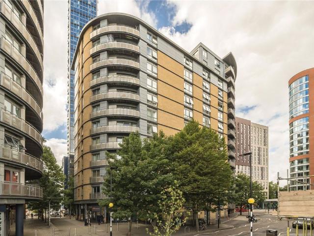Apartment for rent in London Borough of Ealing, Park Royal