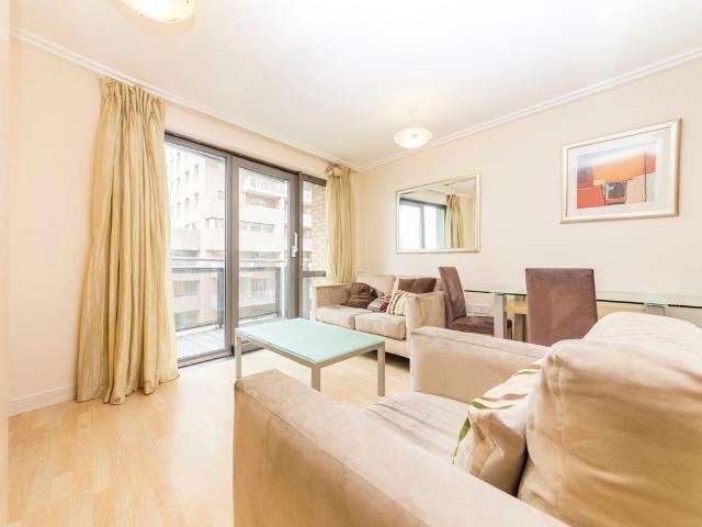 Apartment for rent in London Borough of Ealing, Park Royal