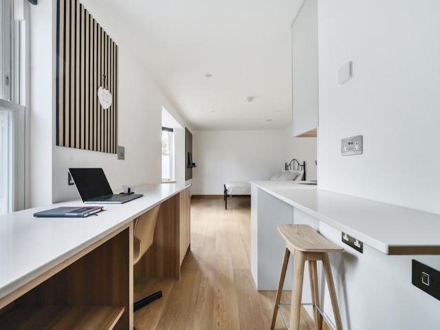 Apartment for rent in Longlands, Greater London
