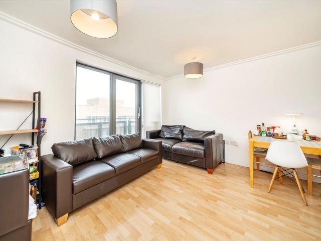 Apartment for rent in London Borough of Ealing, Park Royal