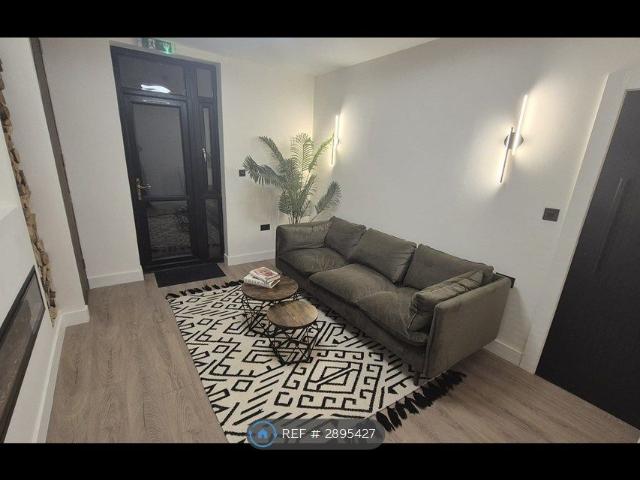 Room for rent in Outwood Gate, Bury