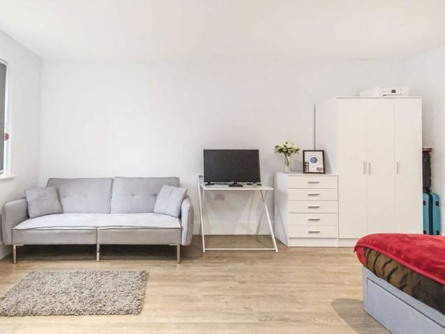 Apartment for rent in St Albans, Five Acres