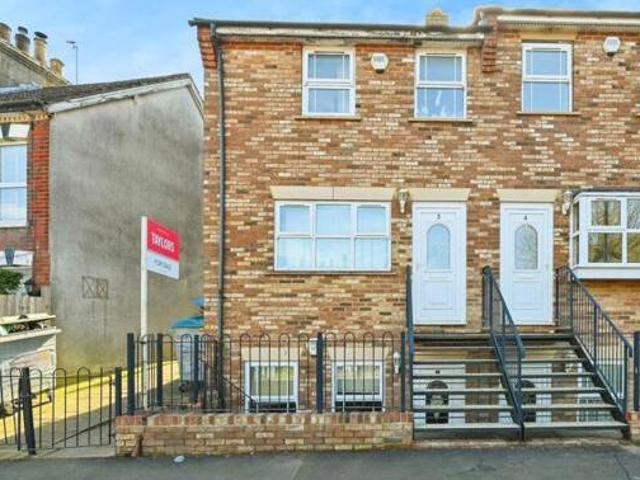 House for sale in Dunstable, Bedfordshire